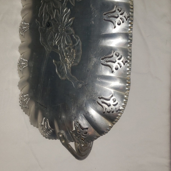 Vintage Hammered Aluminum Oval Rose Flower Design Bread Tray Dish - Picture 5 of 10